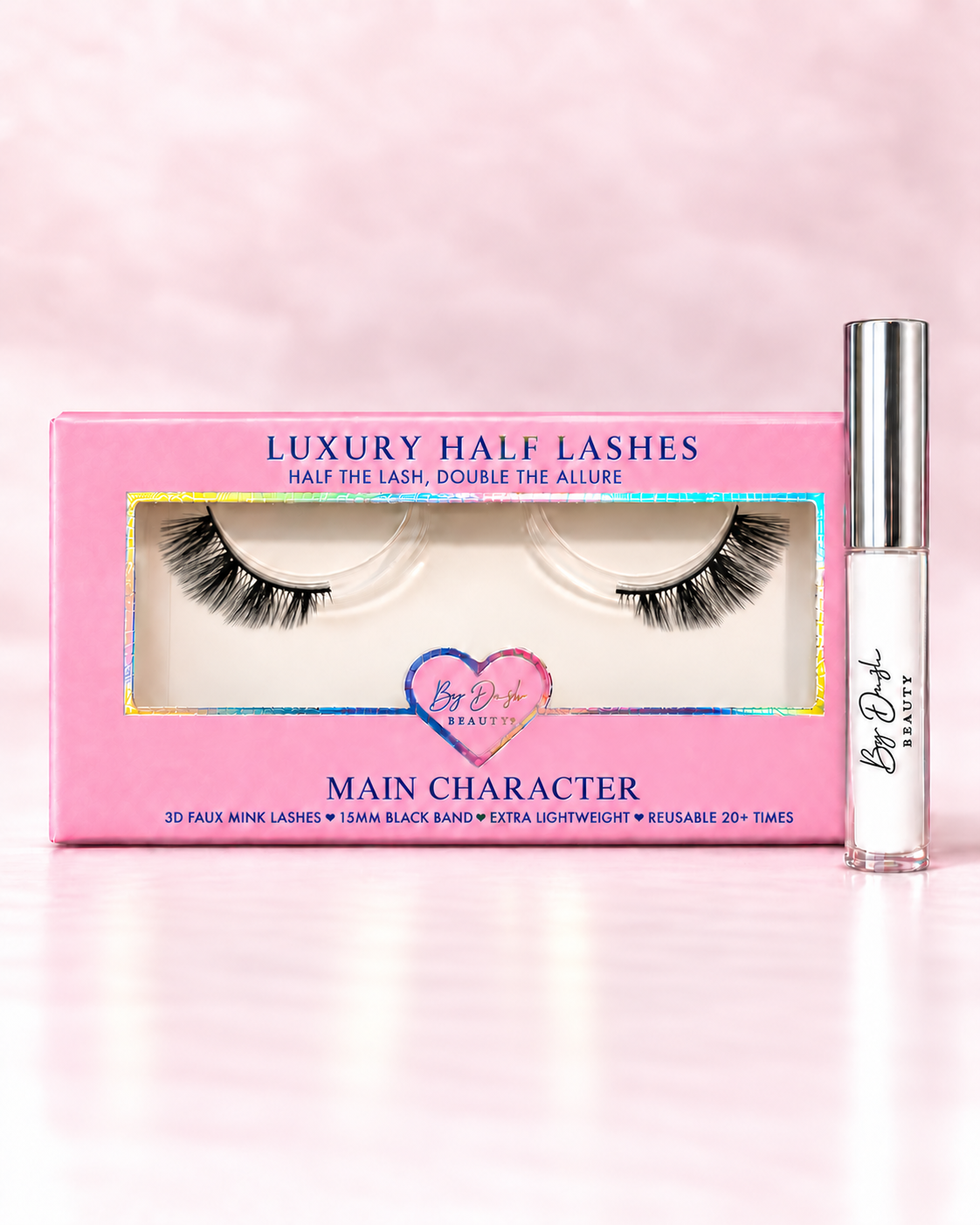 main character half lashes met witte wimperlijm
